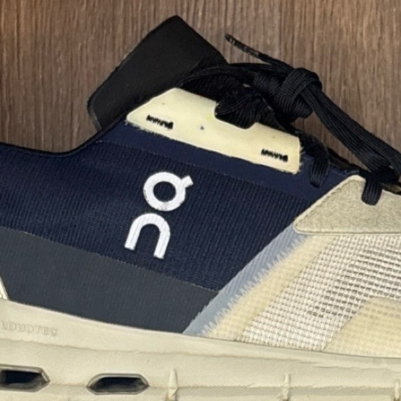 🔥🔥🔥On Running Men Sneakers in White and Black Size: 13🔥🔥🔥 - Picture 2 of 13